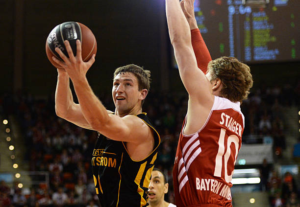 稳健著称的 稳健著称的